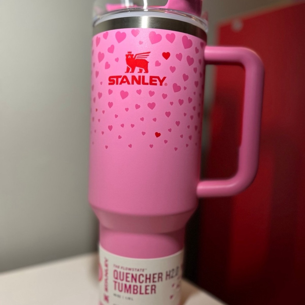 NEW Stanley Valentine H2.0 Flowstate Pink Sweet Hearts Valentine Tumbler 40oz